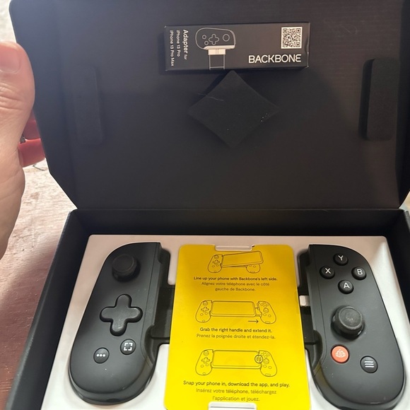 Backbone One Mobile Gaming Controller for iPhone. 2nd Gen NEW IN BOX - Picture 3 of 3